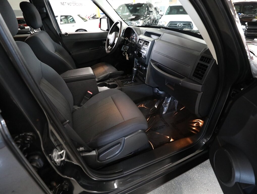 2011 Jeep Liberty Sport Jet 4X4 - Photo 17 - Addison, IL 60101