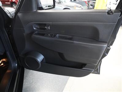 2011 Jeep Liberty Sport Jet 4X4 - Photo 16 - Addison, IL 60101