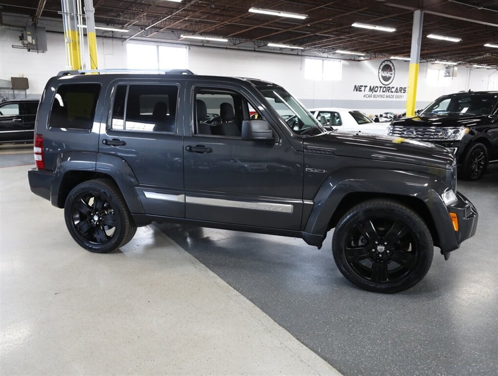 2011 Jeep Liberty Sport Jet 4X4 - Photo 8 - Addison, IL 60101