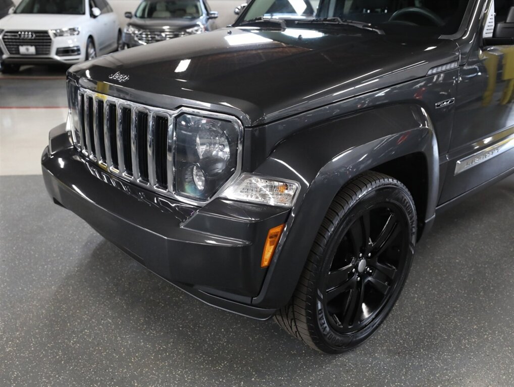 2011 Jeep Liberty Sport Jet 4X4 - Photo 3 - Addison, IL 60101