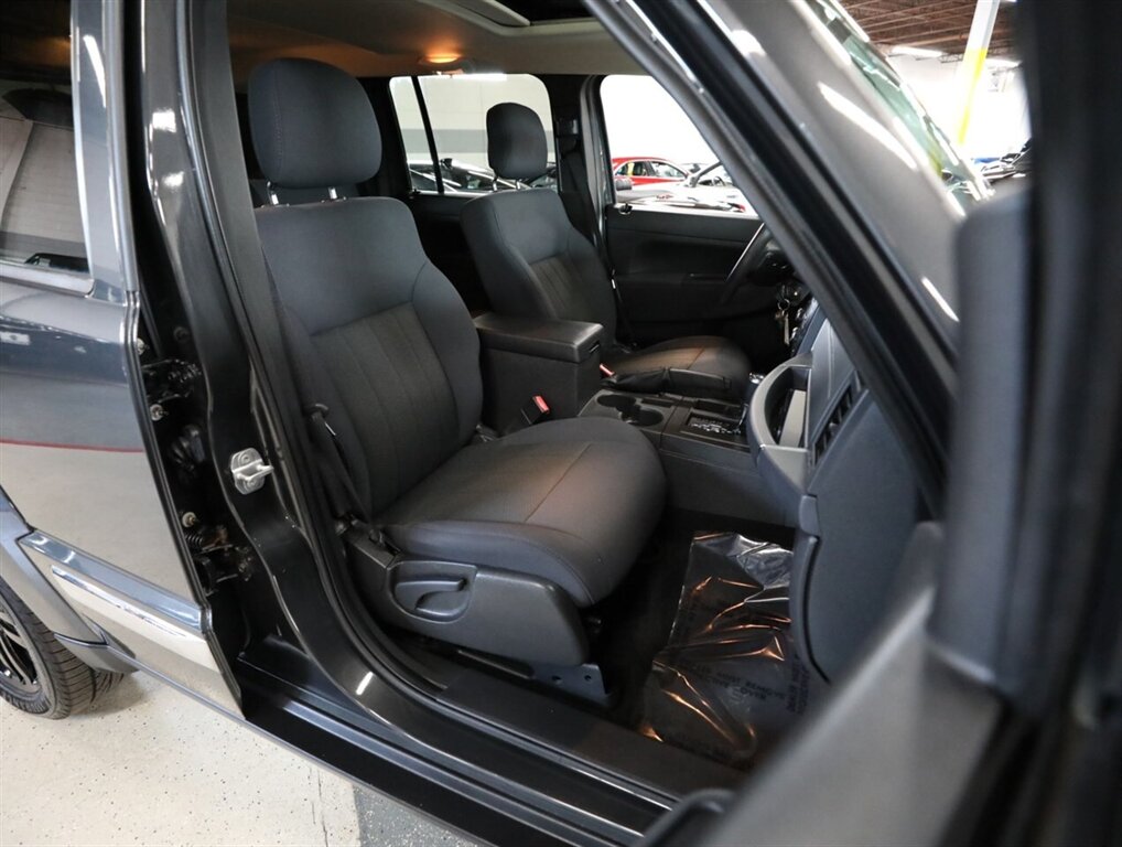 2011 Jeep Liberty Sport Jet 4X4 - Photo 18 - Addison, IL 60101