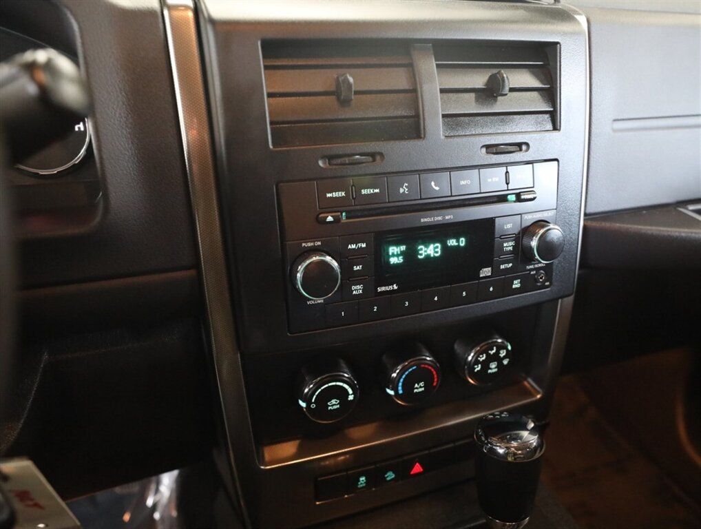 2011 Jeep Liberty Sport Jet 4X4 - Photo 34 - Addison, IL 60101