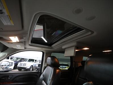 2010 Cadillac Escalade Luxury AWD   - Photo 31 - Addison, IL 60101