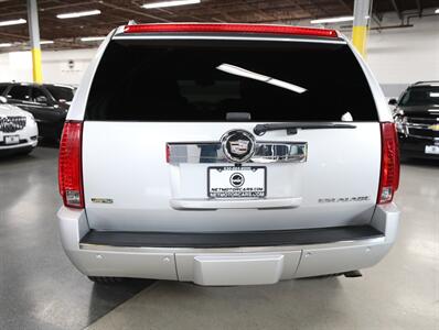 2010 Cadillac Escalade Luxury AWD   - Photo 10 - Addison, IL 60101