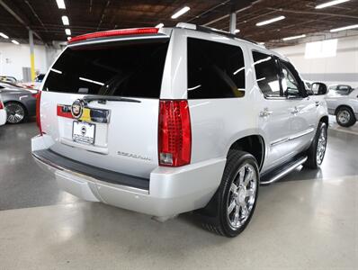 2010 Cadillac Escalade Luxury AWD   - Photo 9 - Addison, IL 60101