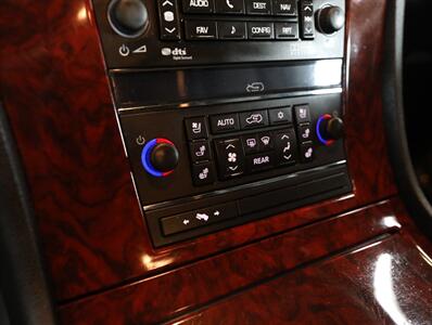 2010 Cadillac Escalade Luxury AWD   - Photo 34 - Addison, IL 60101