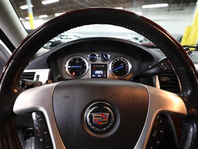 2010 Cadillac Escalade Luxury AWD   - Photo 38 - Addison, IL 60101