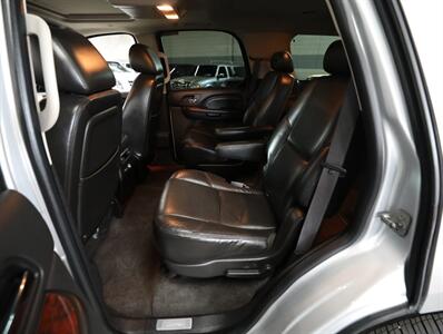 2010 Cadillac Escalade Luxury AWD   - Photo 23 - Addison, IL 60101