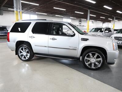 2010 Cadillac Escalade Luxury AWD   - Photo 8 - Addison, IL 60101