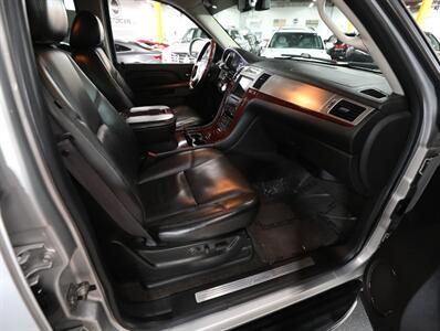 2010 Cadillac Escalade Luxury AWD   - Photo 15 - Addison, IL 60101