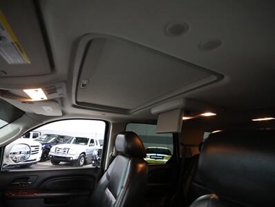 2010 Cadillac Escalade Luxury AWD   - Photo 32 - Addison, IL 60101