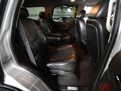 2010 Cadillac Escalade Luxury AWD   - Photo 19 - Addison, IL 60101