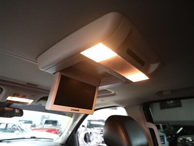 2010 Cadillac Escalade Luxury AWD   - Photo 24 - Addison, IL 60101