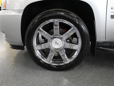 2010 Cadillac Escalade Luxury AWD   - Photo 43 - Addison, IL 60101