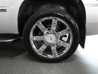 2010 Cadillac Escalade Luxury AWD   - Photo 42 - Addison, IL 60101