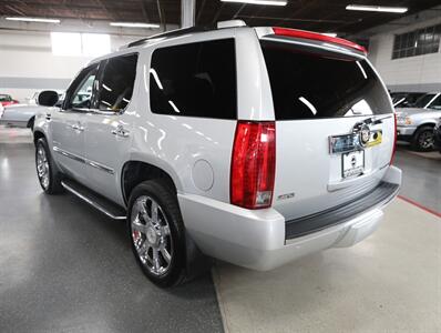 2010 Cadillac Escalade Luxury AWD   - Photo 11 - Addison, IL 60101