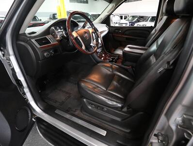 2010 Cadillac Escalade Luxury AWD   - Photo 28 - Addison, IL 60101