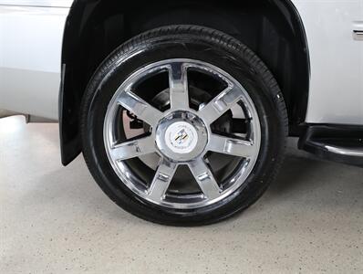 2010 Cadillac Escalade Luxury AWD   - Photo 45 - Addison, IL 60101