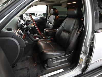 2010 Cadillac Escalade Luxury AWD   - Photo 29 - Addison, IL 60101