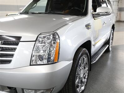 2010 Cadillac Escalade Luxury AWD   - Photo 5 - Addison, IL 60101