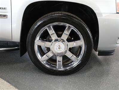 2010 Cadillac Escalade Luxury AWD   - Photo 44 - Addison, IL 60101