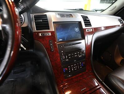 2010 Cadillac Escalade Luxury AWD   - Photo 33 - Addison, IL 60101