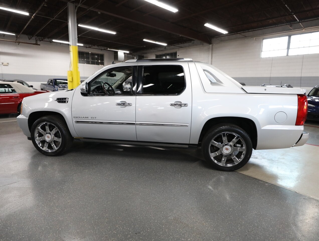 2013 Cadillac Escalade EXT Premium - Photo 17 - Addison, IL 60101