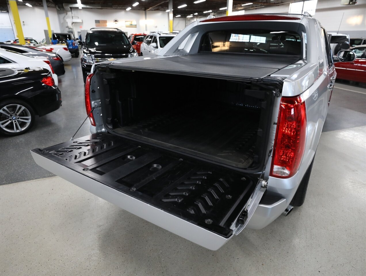 2013 Cadillac Escalade EXT Premium - Photo 14 - Addison, IL 60101