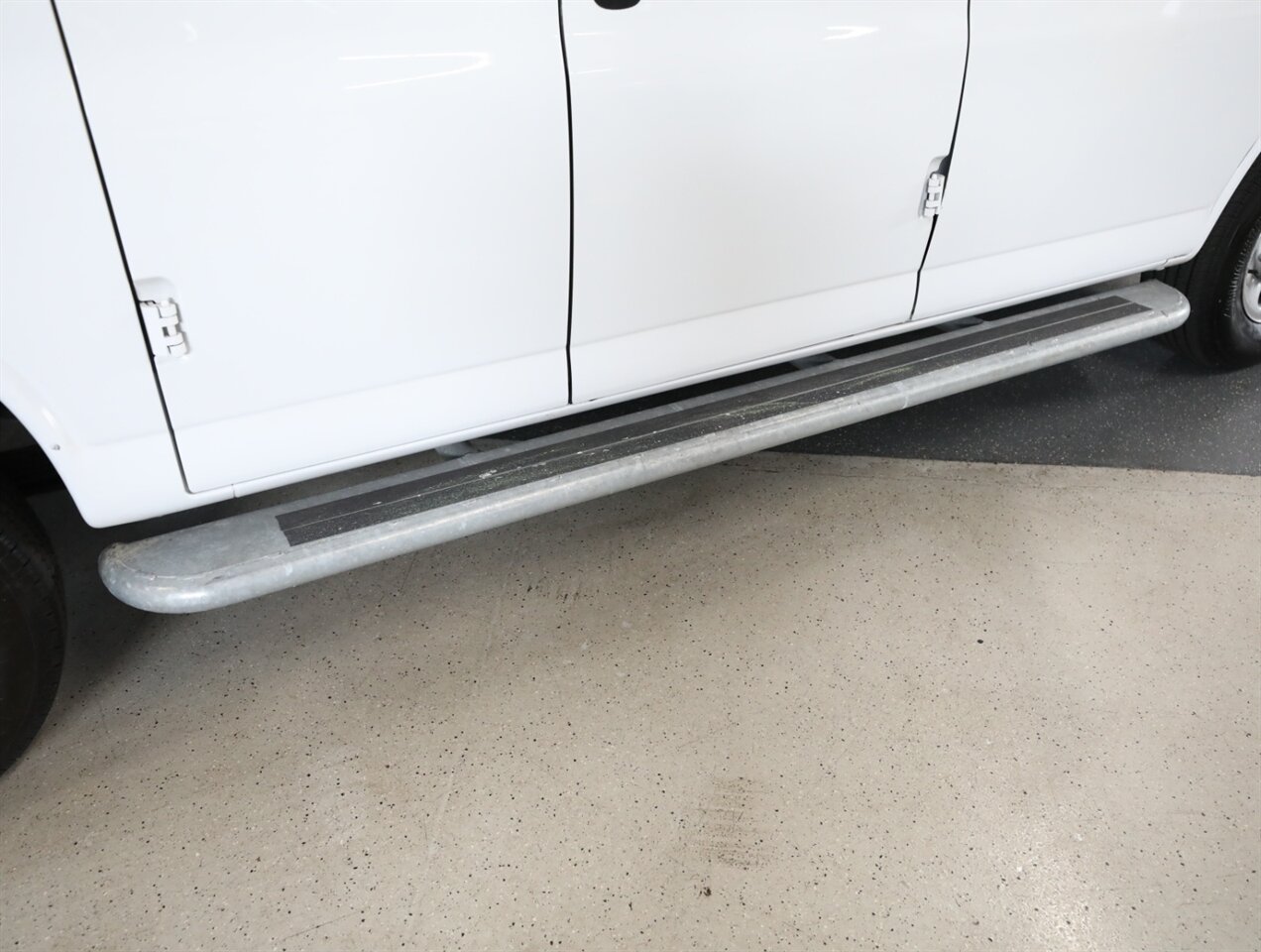 2024 GMC Savana 2500 Cargo Van - Photo 14 - Addison, IL 60101