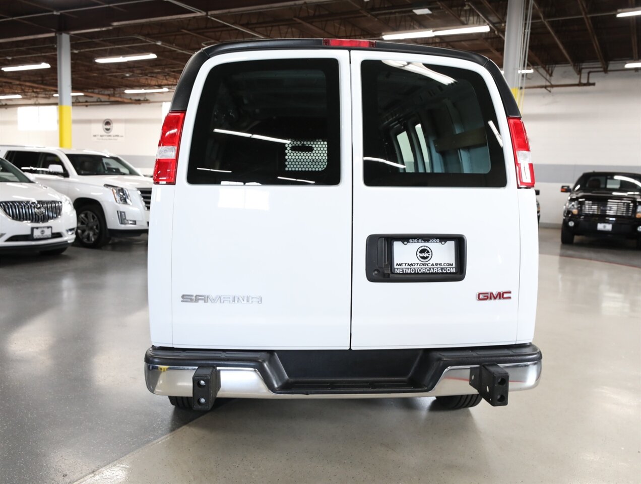 2024 GMC Savana 2500 Cargo Van - Photo 10 - Addison, IL 60101