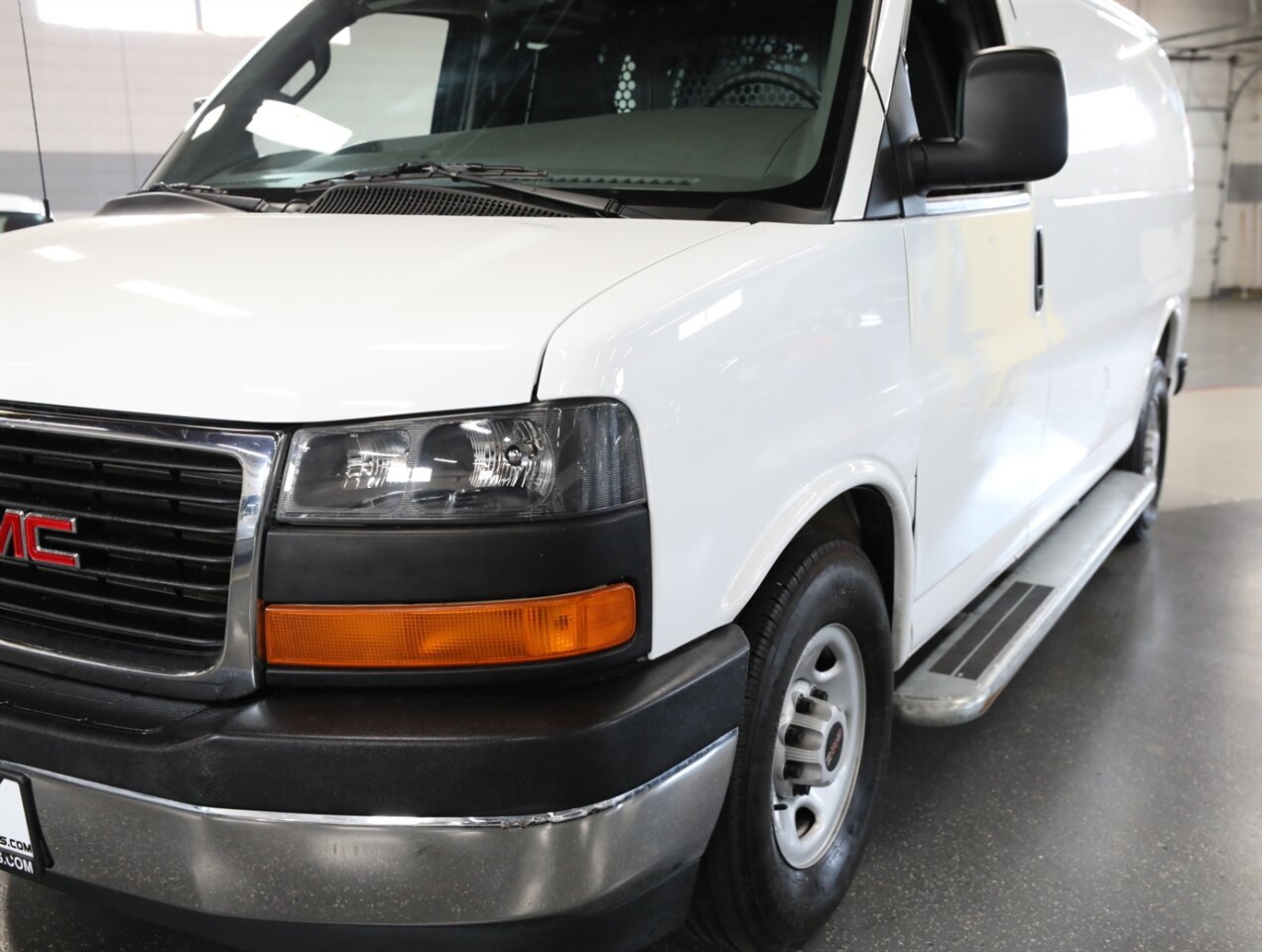 2024 GMC Savana 2500 Cargo Van - Photo 5 - Addison, IL 60101