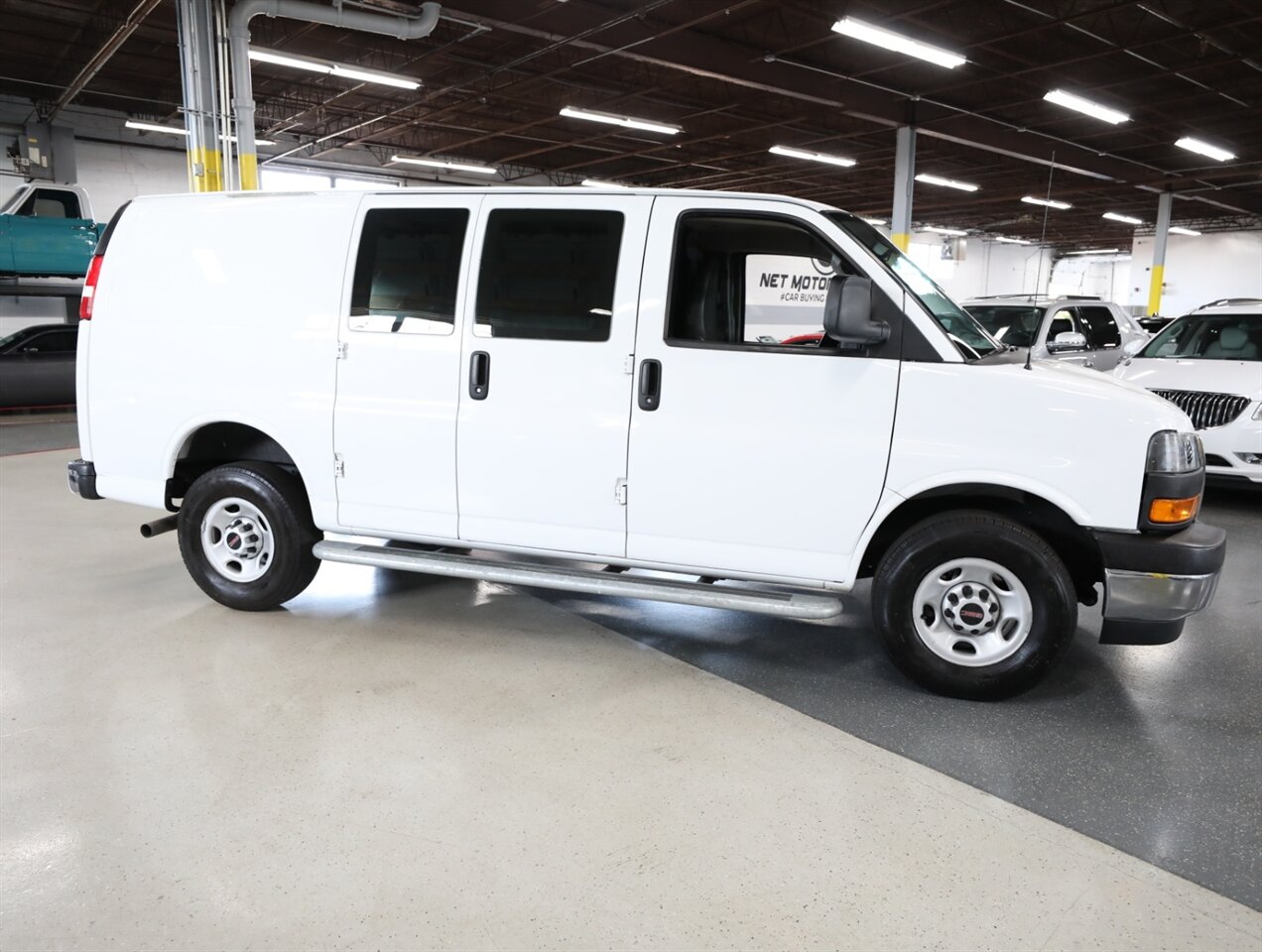2024 GMC Savana 2500 Cargo Van - Photo 8 - Addison, IL 60101