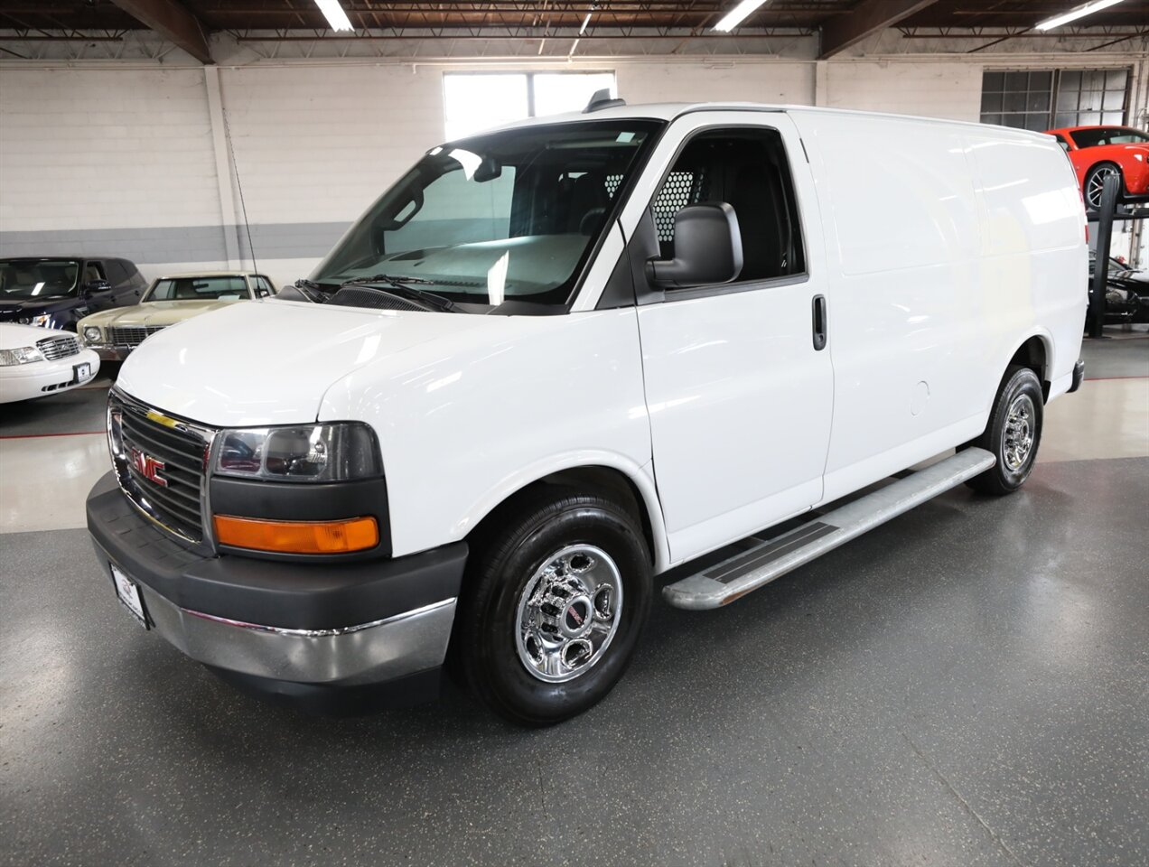 2024 GMC Savana 2500 Cargo Van - Photo 4 - Addison, IL 60101