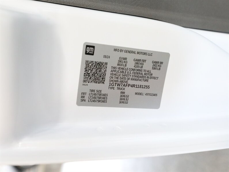 2024 GMC Savana 2500 Cargo Van - Photo 32 - Addison, IL 60101