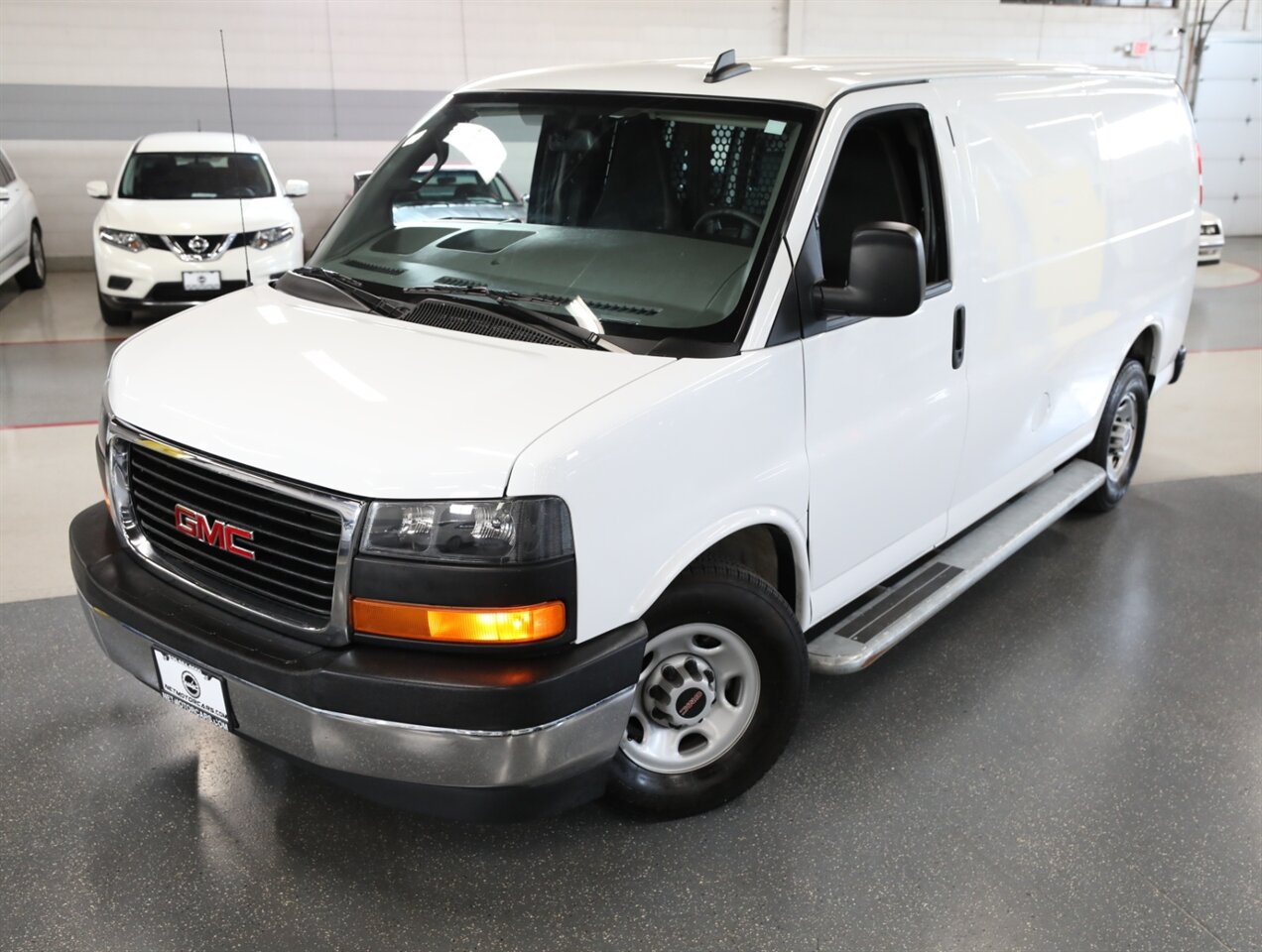 2024 GMC Savana 2500 Cargo Van - Photo 2 - Addison, IL 60101