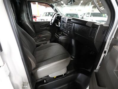 2024 GMC Savana 2500 Cargo Van - Photo 16 - Addison, IL 60101