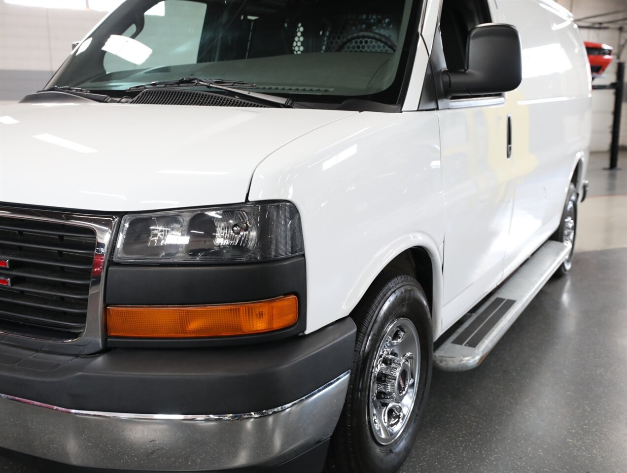 2024 GMC Savana 2500 Cargo Van - Photo 5 - Addison, IL 60101
