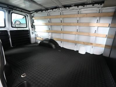 2024 GMC Savana 2500 Cargo Van - Photo 20 - Addison, IL 60101