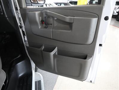 2024 GMC Savana 2500 Cargo Van - Photo 15 - Addison, IL 60101