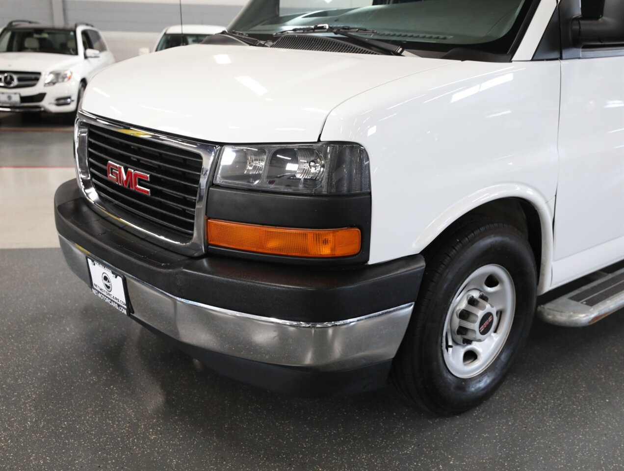 2024 GMC Savana 2500 Cargo Van - Photo 3 - Addison, IL 60101