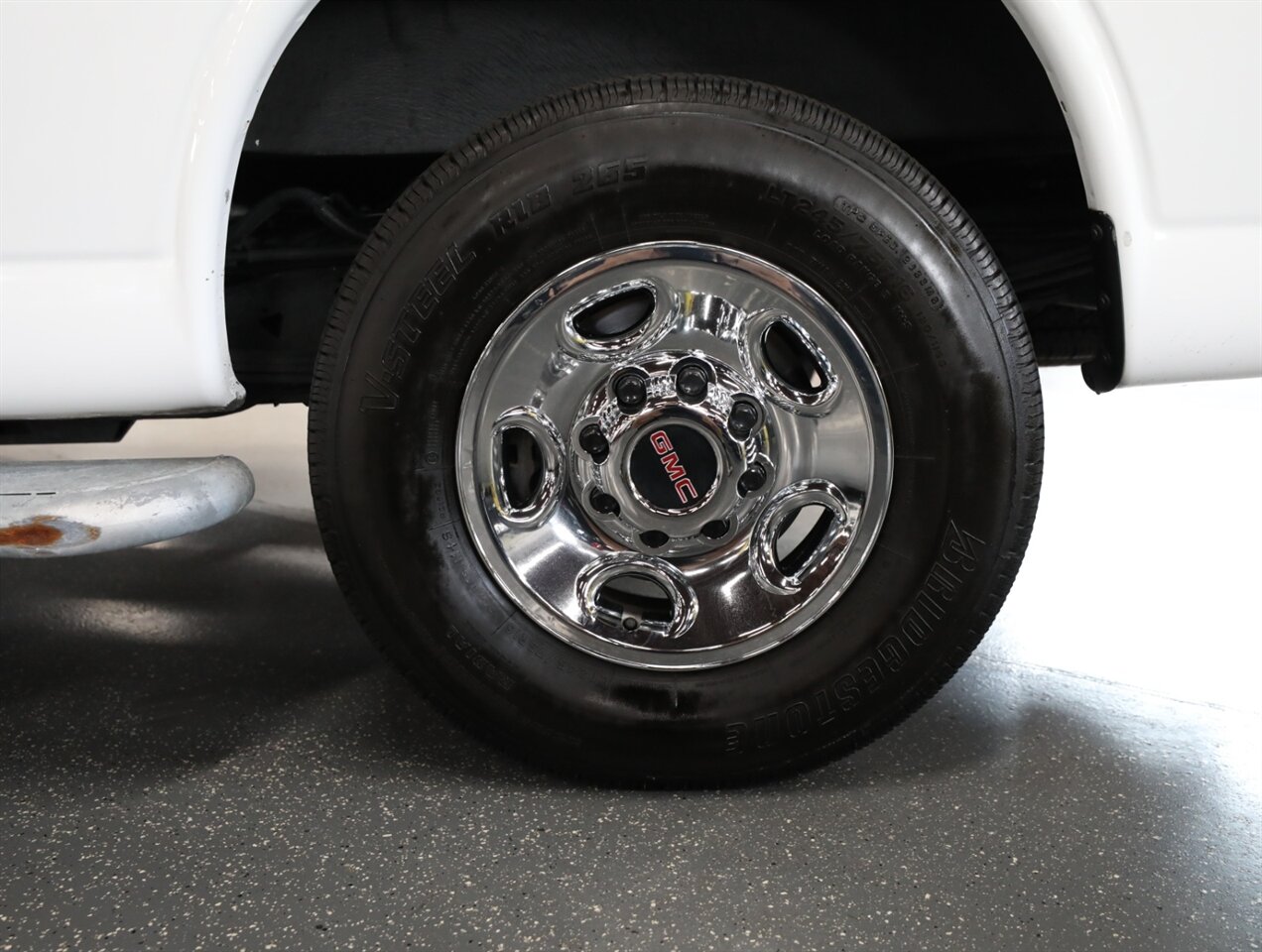 2024 GMC Savana 2500 Cargo Van - Photo 30 - Addison, IL 60101