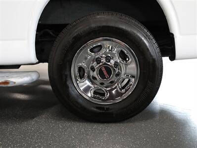 2024 GMC Savana 2500 Cargo Van - Photo 30 - Addison, IL 60101