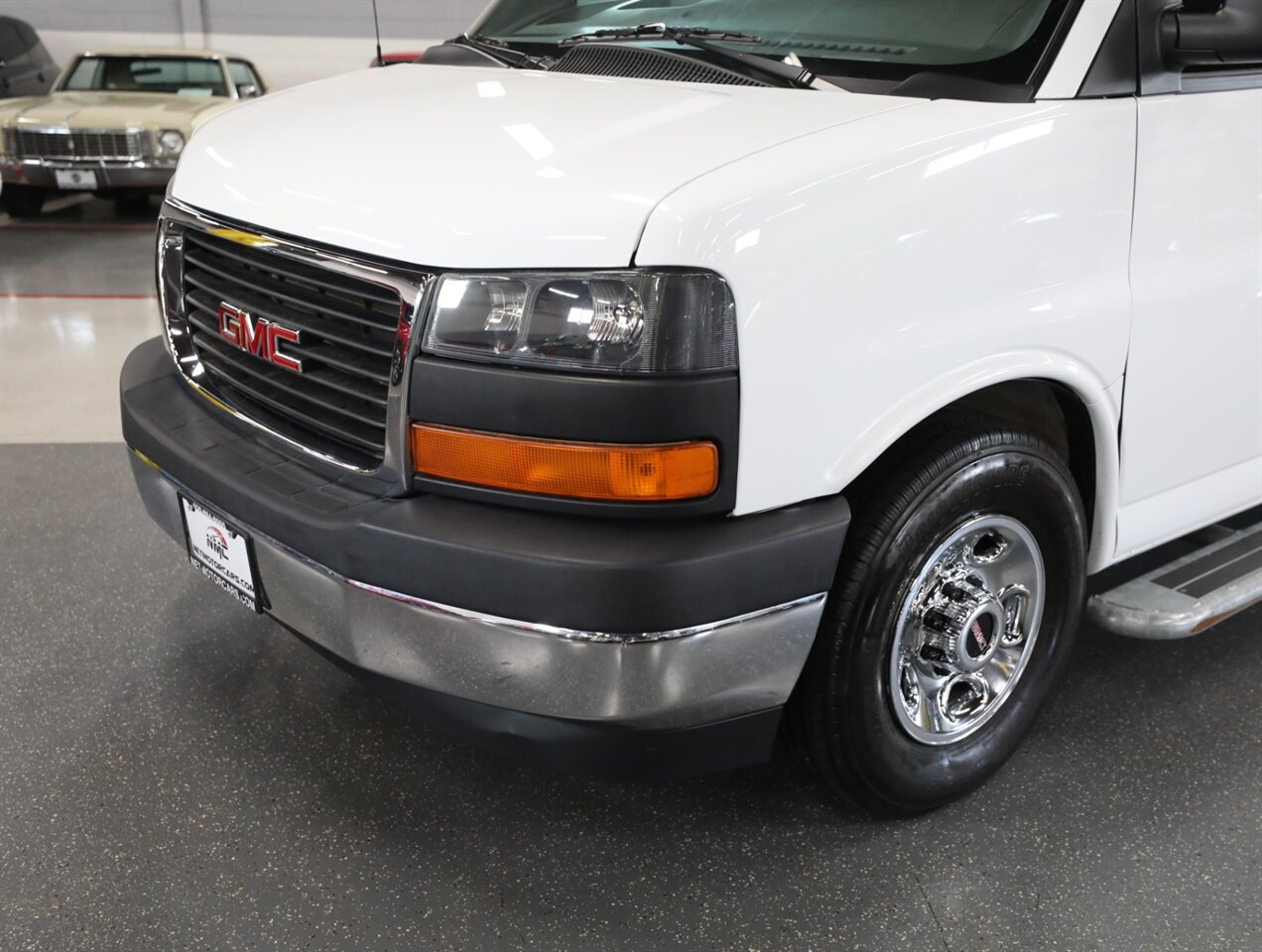 2024 GMC Savana 2500 Cargo Van - Photo 3 - Addison, IL 60101