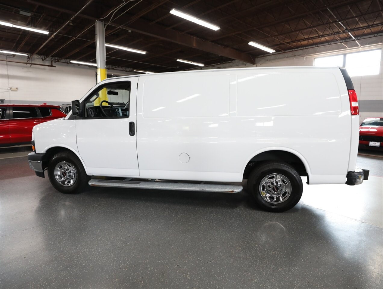 2024 GMC Savana 2500 Cargo Van - Photo 12 - Addison, IL 60101