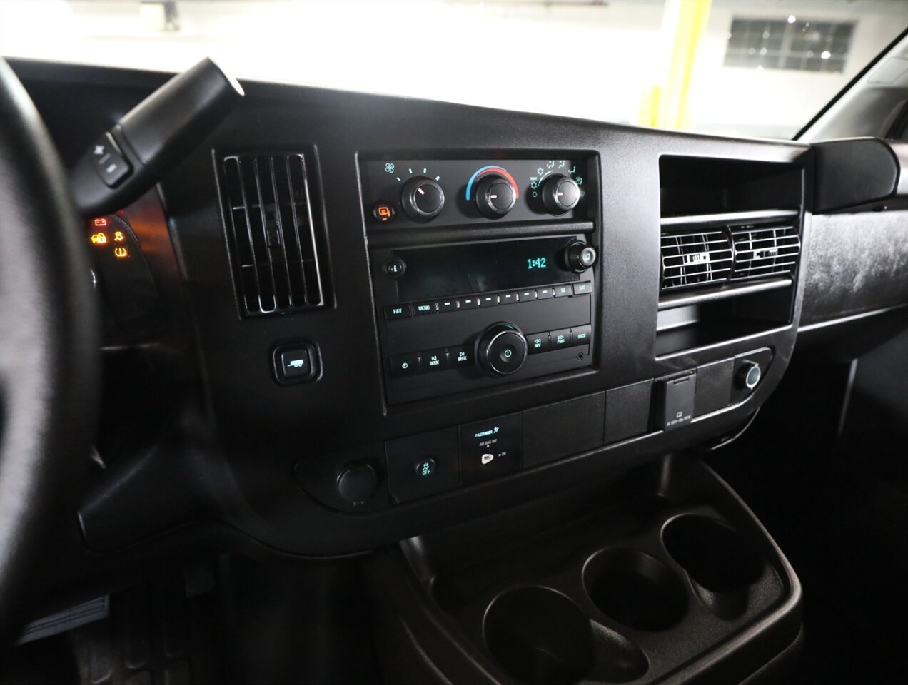 2024 GMC Savana 2500 Cargo Van - Photo 27 - Addison, IL 60101