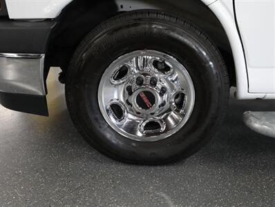 2024 GMC Savana 2500 Cargo Van - Photo 32 - Addison, IL 60101
