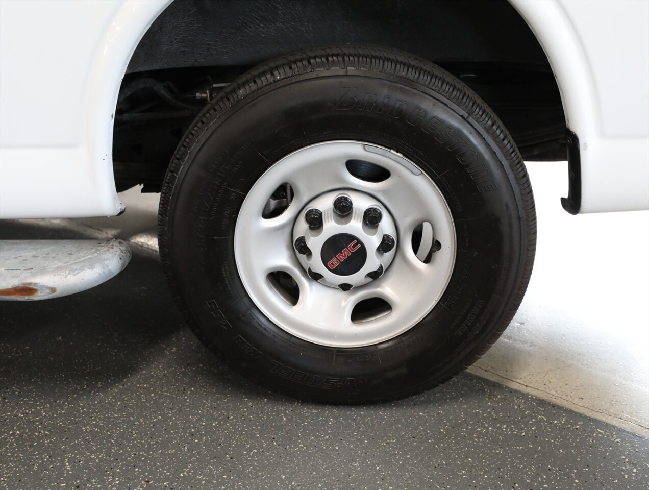 2024 GMC Savana 2500 Cargo Van - Photo 33 - Addison, IL 60101