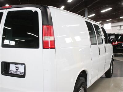 2014 GMC Savana 2500 Cargo Van   - Photo 9 - Addison, IL 60101