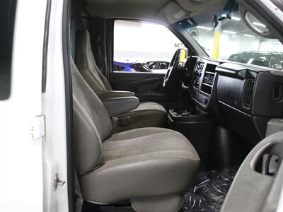 2014 GMC Savana 2500 Cargo Van   - Photo 17 - Addison, IL 60101