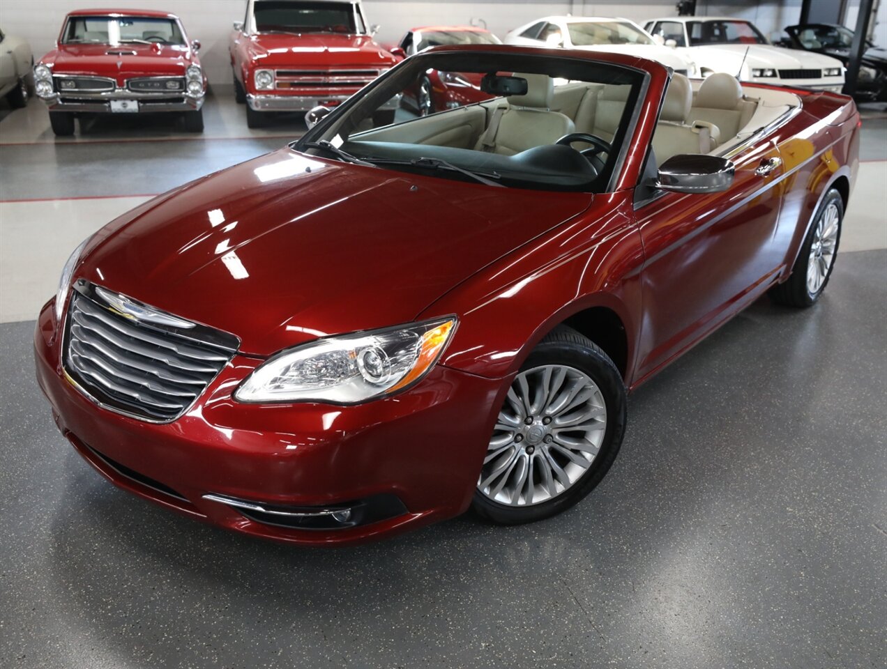2013 Chrysler 200 Limited - Photo 2 - Addison, IL 60101